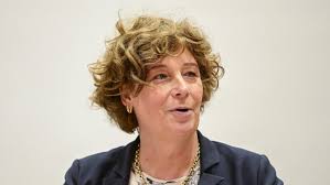 In this capacity, she oversees belgium's public administration and public enterprises. La Ministre Petra De Sutter Veut Instaurer Un Digitest Edition Digitale De Liege