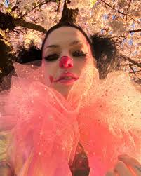 Clay Searl taking selfie of group!💛💙