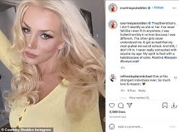 Listen to w święta tracę głowę by magda femme, 173 shazams. Courtney Stodden Looks Buxom In A Sexy Floral Bikini On Instagram After Coming Out As Non Binary Deenewsline