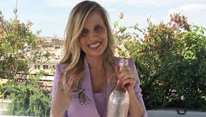 Laura freddi è una showgirl e presentatrice televisiva italiana, diventata famosa per aver partecipato prima a non è la rai e in seguito, come velina a . Che Fine Ha Fatto Laura Freddi