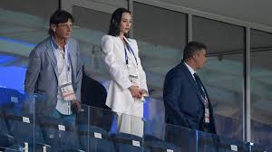 Зарема салихова, жена владельца «спартака» леонида федуна, на днях потроллила тину канделаки, припомнив, как генеральный продюсер «матч тв» грубо ошиблась. Vitorianskij Stil Chego Dobetsya Novyj Trener V Spartake Stati Izvestiya