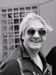 Una de las primeras canciones de rock que escuché fue Nasty Sex, lo primero  que pensé fue que era un grupo extranjero, sin embargo después supe el dato  que era La Revolución de Emiliano Zapata, banda ...