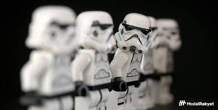 Obligasi adalah surat berharga atau sertifikat yang berisi kontrak pengakuan hutang atas pinjaman yang diterima oleh penerbit obligasi dari pemberi pinjaman (pemodal). 4 Perbedaan Saham Dan Obligasi Mana Pilihan Anda