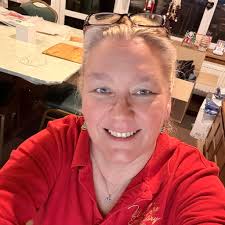 Debbie Chant is amazing and inspirational lady and has already raised  nearly £11k for Rowcroft Hospice doing various activities. She is now  helping raise more with an Inter-Line lorry pull competition