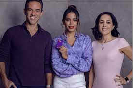 Em comunicado oficial do nubank, anitta comenta sobre as dificuldades das pessoas em relação às burocracias e taxas quando o assunto é banco e vida financeira. Bu94phierinibm