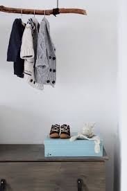 Neben einem garderobenständer und kleiderkästen können schuhschränke, kleiderständer oder einfache hakenlösungen verwendet. Fhe Flashes Diy Garderobenstander Diy Garderobe 7 Einfache Anleitungen Ideen Aus Holz Rohr Und Mehr Wahlen Sie Die Kategorie Aus In Der Sie Suchen Mochten