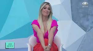 Contratada pela emissora no início de 2007, ela completará 15 anos de emissora caso cumpra o contrato até o fim. Renata Fan Se Despede De Renato Gaucho Nao Estou Feliz Porque Era Um Adversario A Altura Lance
