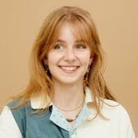 Lea Simon's Instagram, Twitter & Facebook