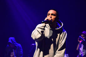 Cada portavoz participa en las reuniones del grupo de interés que lo ha designado y en las reuniones del comité, donde expresa la posición de su grupo. Portavoz 10 Anos De Salvaje Decibel 19 06 15 Teatro Ca Flickr