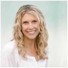 Maxine Evans's Instagram, Twitter & Facebook