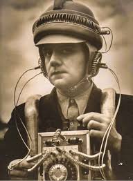 Ein Unsichtbarer geht durch die Stadt (1933)