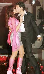 Ακολούθησε πληθώρα ποπ και χορευτικών λαϊκών επιτυχιών την δεκαετία του ' 90 και στις αρχές του 2000. Pws Htan Kai Pws Egine H Kaith Garmph Mas 8ymizei Tis Celebrities Eidhseis