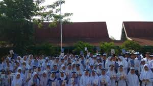 Check spelling or type a new query. Siswa Smp Negeri 3 Pontianak Luncurkan Karya Puisi Halaman All Tribun Pontianak