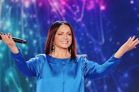 София ротару прославилась как своим музыкальным творчеством, так и ролями в кино. Zahotiv Pocilunku Sofiya Rotaru Grizno Vidshtovhnula Nastirlivogo Fanata Pid Chas Koncertu Korupciya Info