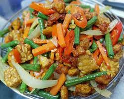 Setelah bahan tumisan masak, perasakan dengan garam dan perasa. Resepi Ayam Goreng Kunyit Dengan Tempe Ini Adalah Bellarina Natasya