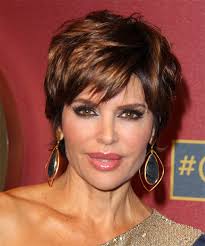 To style this cut the way rinna does, begin by blow drying hair upward from the roots to create volume on top. 18 Lisa Rinna Hairstyles Hair Cuts And Colors