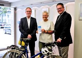 Seniorin Auf Spendentour 15 000 Kilometer Per Fahrrad Fundraiser Magazin
