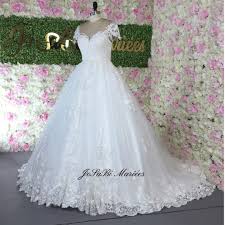 Si on la choisit en blanc neige : Robe De Mariee Princesse Avec Longue Traine Josabi Mariees
