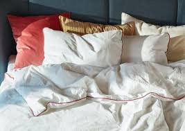 met deze kussens en dekbedovertrek kom je je bed heel moeilijk uit ikea slaapkamer dekbedovertrek ikea