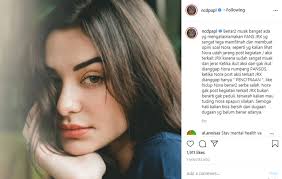 Nora alexandra mengajukan permohonan penangguhan penahanan terhadap suaminya, jerinx sid yang tersandung kasus dugaan ujaran kebencian terhadap ikatan dokter indonesia (idi). Nora Alexandra Unggah Sindiran Di Instagram Untuk Oknum Fans Jrx Yang Memfitnahnya Istri Jerinx Benar Benar Muak Banget