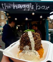 Haggis ist eine spezialität aus der schottischen küche und besteht aus dem magen eines schafes, paunch genannt, der mit herz, leber, lunge, nierenfett vom schaf, zwiebeln und hafermehl gefüllt wird. Pin Auf Scotland