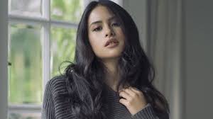Beginning her career as an actress, she has now earned a reputation as an accomplished. Lulus S2 Dari Stanford University Ini Profil Maudy Ayunda