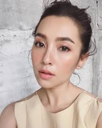 Glowy Summer Asian Peach Makeup Look Eye Gloss The Beauty Vanity Lotd This Super Easy Eye Makeup Is Perf Peach Makeup Look Peach Makeup Asian Eye Makeup