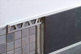 Typical applications include edge protection where tile is bordered by carpet, at expansion joints, or as a decorative edging for stairs. Schluter Schiene Step Eb11 Kantenprofil Edelstahl Geburstet H1 11mm 2 5m 6 Mm Atala Fliesen Und Sanitarhandel Berlin