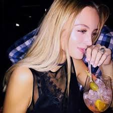 Stream Vanessa Donovan music