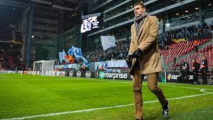 Nicklas bendtner (born 16 january 1988) is a danish footballer who plays as a striker for danish club fc københavn. Qiotrvvju4ludm