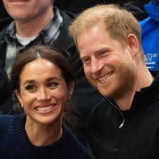 Meghan Markle y el Príncipe Harry asisten a un bautizo