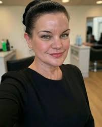 I hope all my lovely fans are enjoying the Christmas Holiday surrounded  with family and loved one's,i love you all ❤️🌹🌹❤️ #usareels #uktiktok  #sareels #usa_tiktok #NCIS #ScreenQueen #eenqueen #COTEDEPABLOFANS  #starpower #ukreels #usa #