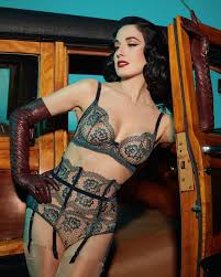 This opens in a new window. Dita Von Teese Fotos Facebook