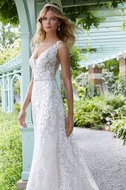 Dann ist unser modernes brautkleid lou genau das richtige für die brautjacke aus reiner wolle ist schlicht und elegant mit zu vielen verschiedenen brautkleid stilen kombinierbar. Schlichte Brautkleider Schlichte Hochzeitskleider Elegant Puristisch Edel