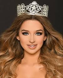 Kellie Stewart's Instagram, Twitter & Facebook