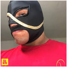 Alvarado made his debut as brazo de plata (spanishfor silver arm), an enmascarado(masked wrestler) who worked mainly in tag team matcheswith his brother who worked as brazo de oro(gold arm) and in trios action with another brother known simply as el brazo(the arm) Solo Lucha Cinta De Oro Al Estilo Clasico Al Mero Facebook