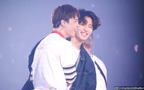 Check out the honest reactions of the . Bts Jimin And Jungkook Praised For Bowing To An Elder Mid Concert