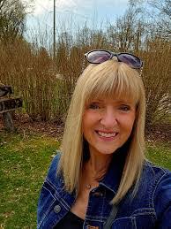 Ladonna Hicks's Instagram, Twitter & Facebook