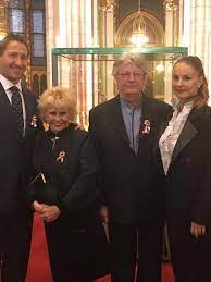 Cili elmondta, nem bírja már. Fodor Rajmund Kozos Fotot Posztolt Anyosaval Esztergalyos Ceciliaval