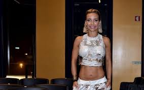 Luciana abreu's profile including the latest music, albums, songs, music videos and more updates. Luciana Abreu Sem Trabalho Na Sic Canta Em Casamentos Vip Pt