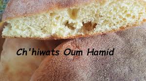 Il y a pain maison et il y a pain maison digne d'une boulangerie. Ch Hiwats Oum Hamid Pain Maison Au Four Youtube