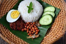 Among all of the local food, nasi lemak is the most popular cuisine that have nasi lemak of malaysia have now become one of the delicious traditional food that famous among the worlds. The 21 Best Dishes To Eat In Malaysia