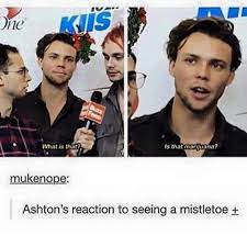 Every Time I See That Part Of The Video I Always Laugh Xd Con Imagenes Canciones 5sos Celebridades