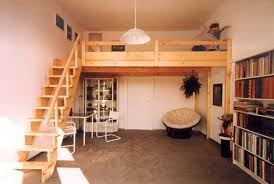 Choose The Right Loft Bed With Stairs For The Nursery Amenagement Interieur Maison Lit A Etage Deco Appartement