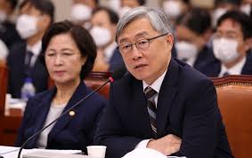 최 원장은 이날 법사위 전체회의에서 최강욱 열린민주당의 거취와. ìµœìž¬í˜• ê°ì‚¬ì›ìž¥ì˜ ì›ì „ ê°ì‚¬ ë°œì–¸ ë…¼ëž€ ì •ì¹˜ ì¤'ë¦½ ìœ„ë°˜ Vs ê²ë°•í•˜ë‚˜ ì‹œì‚¬ìœ„í¬