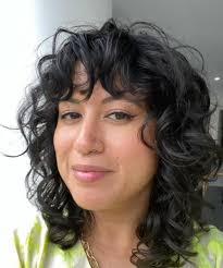 Quando pensiamo ai capelli ricci, siamo soliti associarli soprattutto ai. Frisuren Trends 2022 4 Angesagte Schnitte Fur Lockiges Haar The Treatment Files De