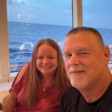 Are the hot tubs open 24/7 ?