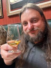 Celebrating my 50th birthday with the opening of a 30-year Laphroaig US  first edition and a 1976 BenRiach Auld Alliance 😎🥃