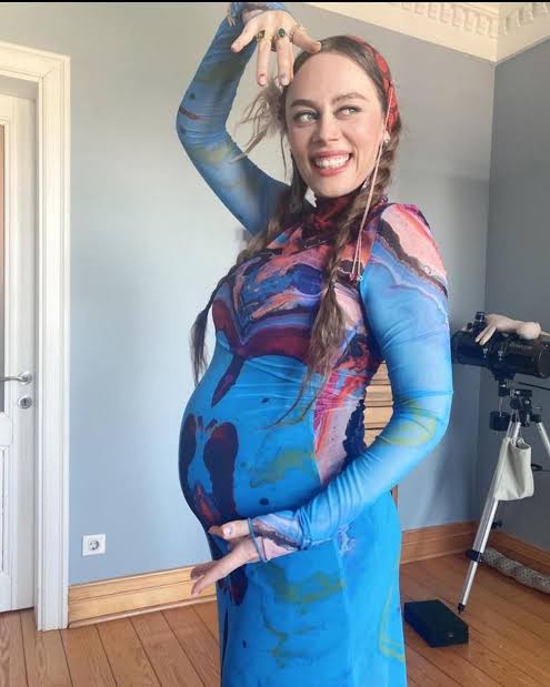 Demet Evgar, anne oldu