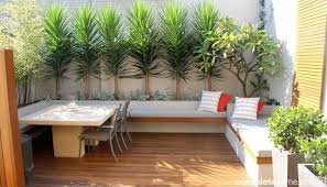 17 Adorable Design Ideas For Your Small Courtyard Small Courtyard Gardens Courtyard Gardens Design Courtyard Design
